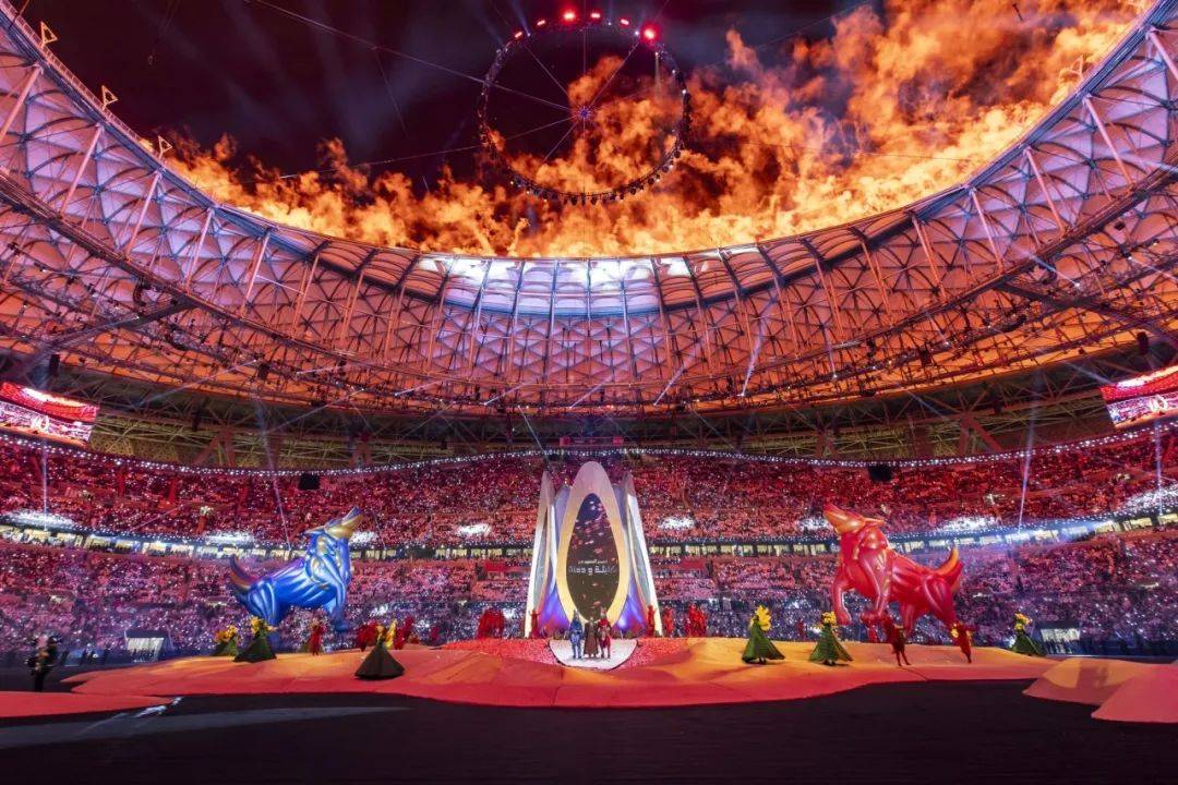 贝壳状屏幕如同通往历史的桥梁,让人回想起卡塔尔主要产业是采珠业的