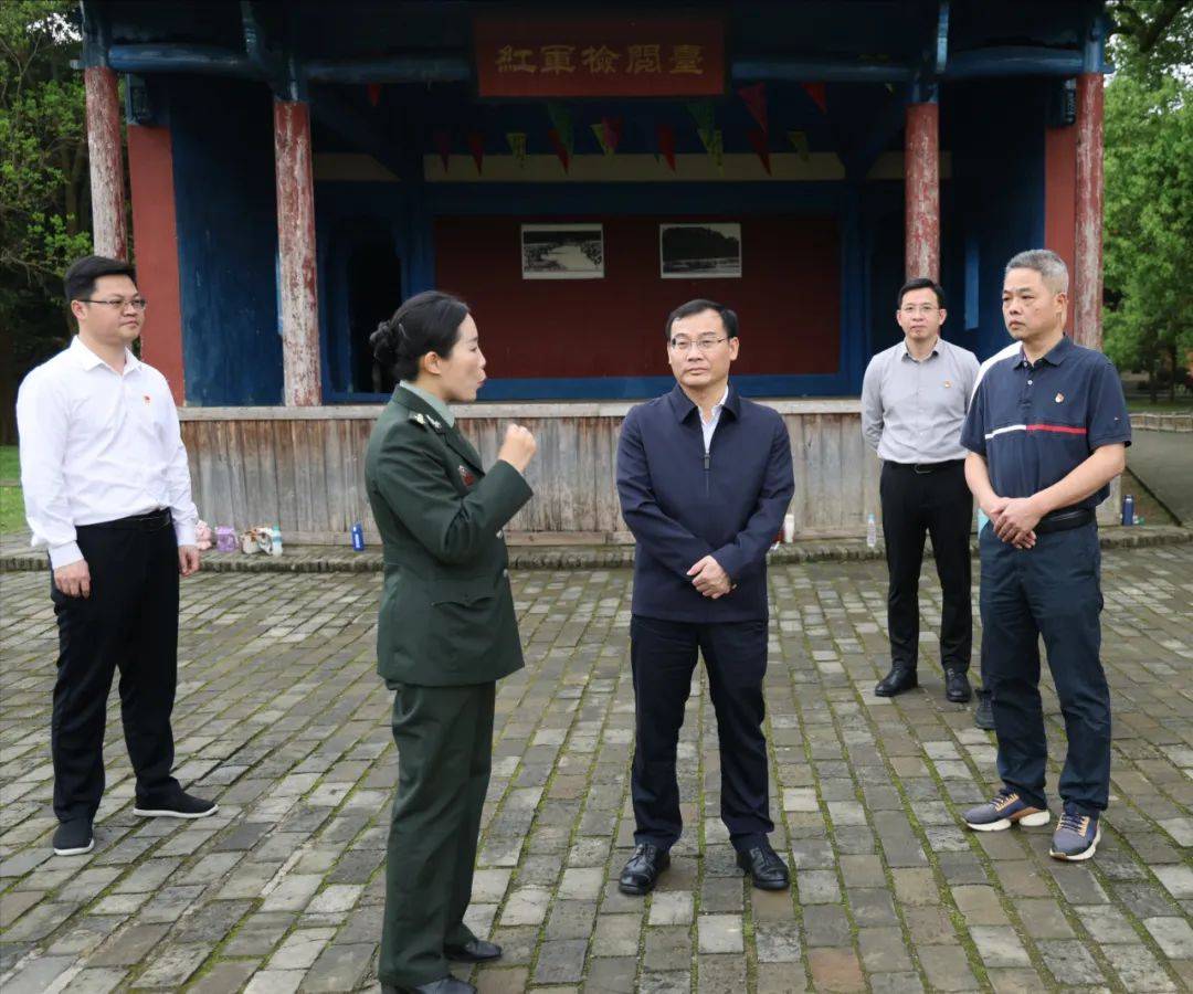 钟小武在瑞金调研