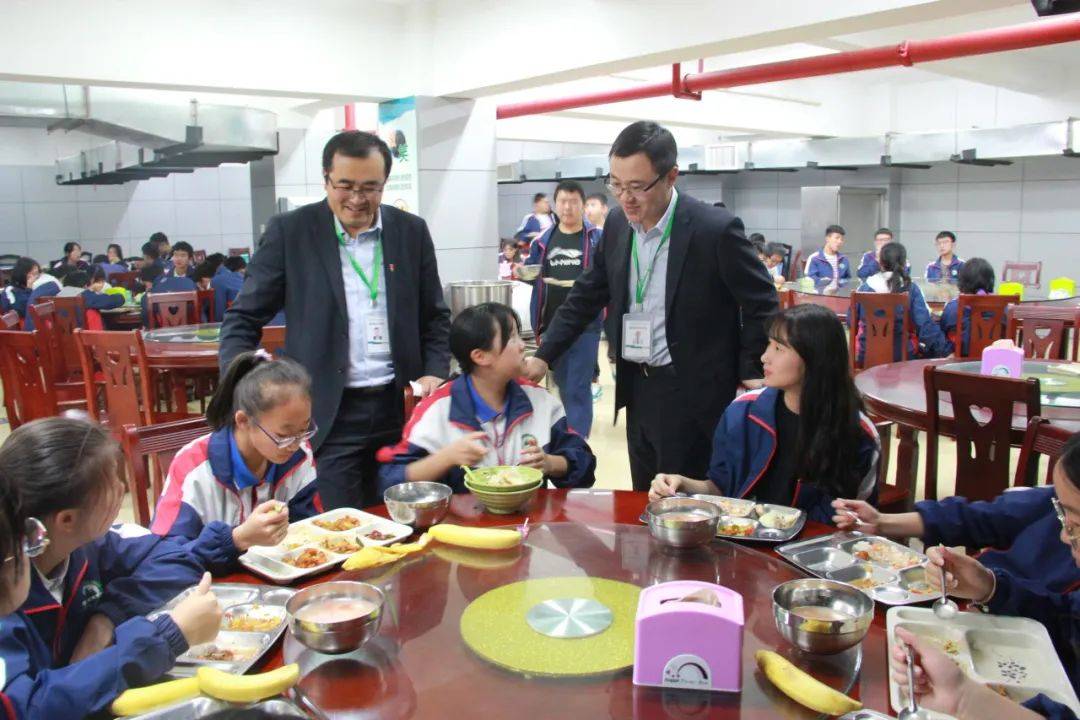271教育丨用爱陪餐共享食光