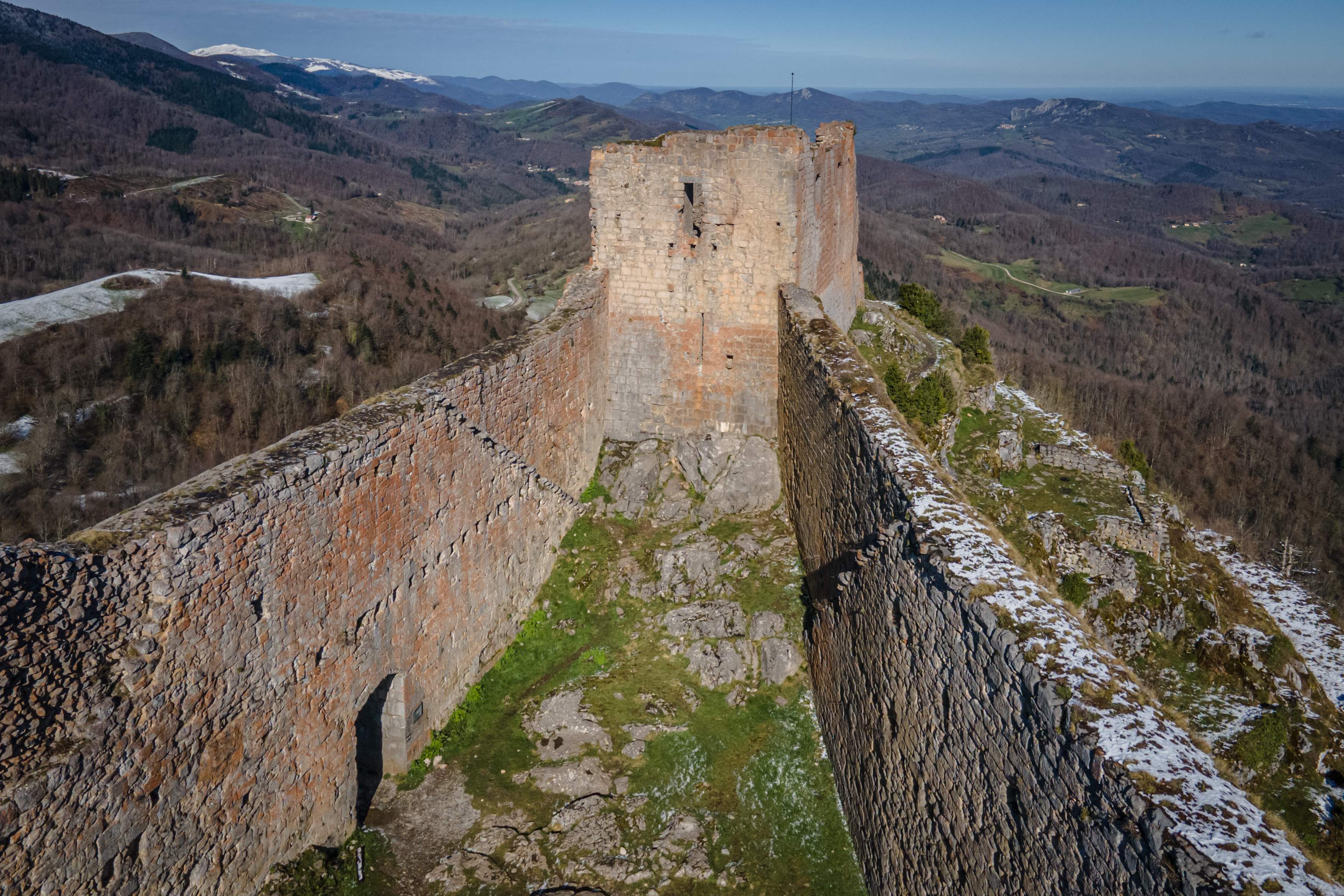 法国蒙塞居尔古城堡