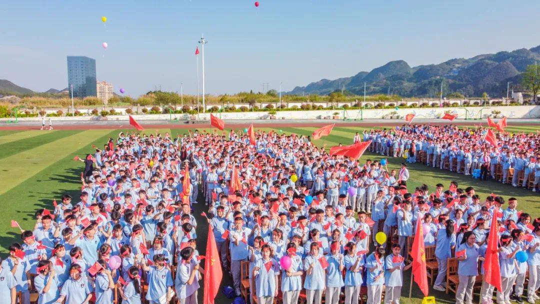 决胜中考筑梦未来六盘水市纽绅中学举行2024届中考冲刺誓师大会