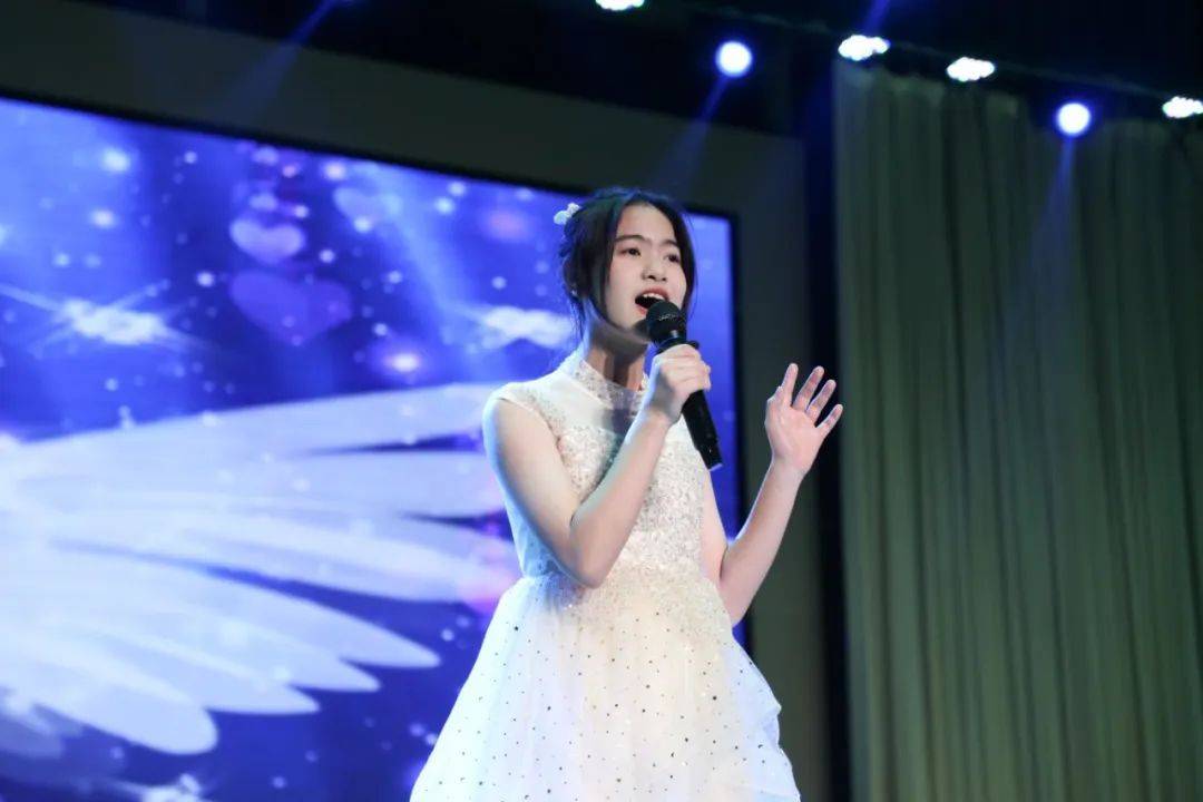 演唱者:苏语茵111《梨花又开放》▲演唱者:许婧怡122《爸爸》▲演唱者