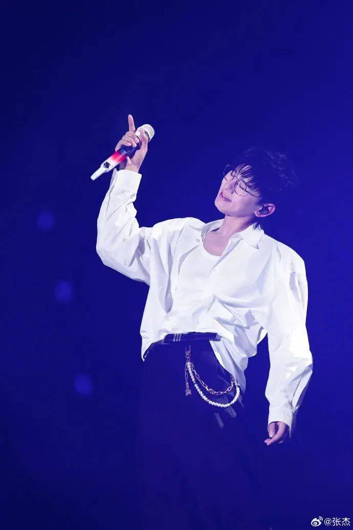 如何克服超长45米t型舞台的人声拾音挑战sev7mc2助力张杰未live开往