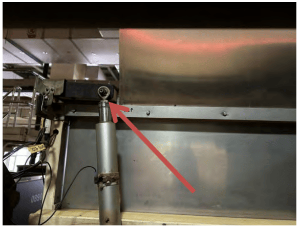 烟草制丝车间翻箱机开关门检测装置的研发与应用