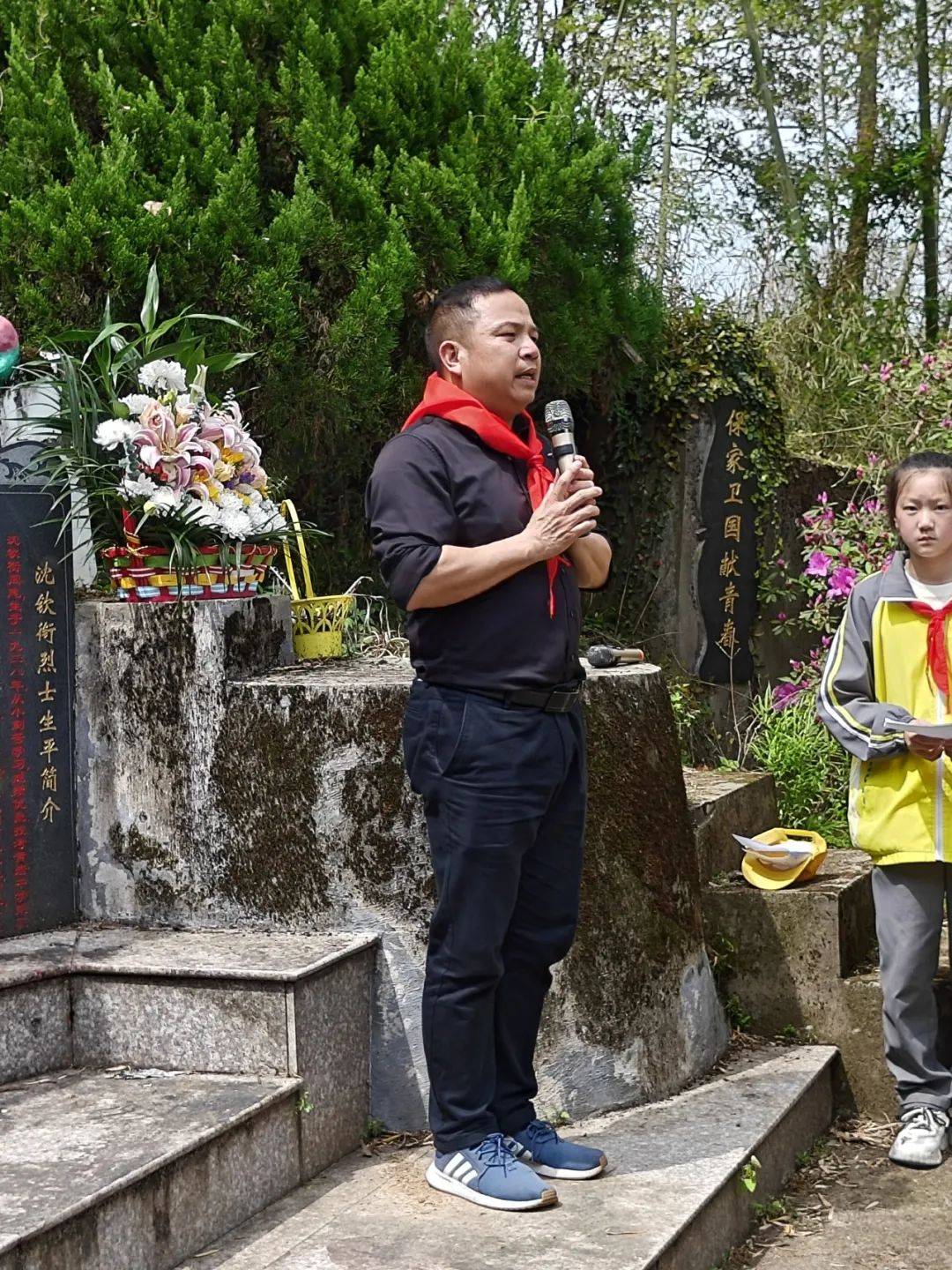 头陀小学校长讲话:我们要铭记英雄的光荣事迹,珍爱生活中一切美好的