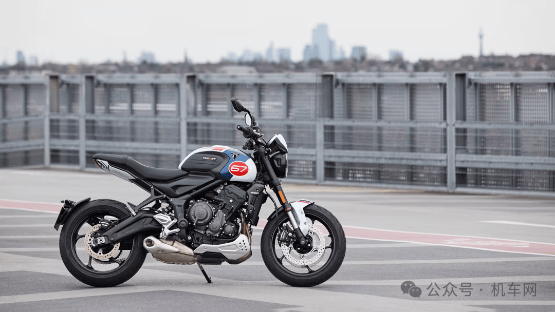 凯旋发布trident 660定制版,全新冠军涂装,标配电子快排_搜狐汽车