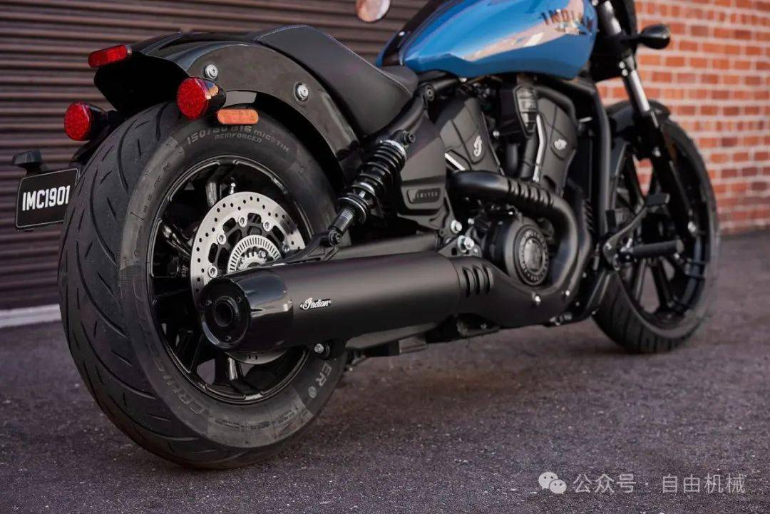 车架方面,也是全新设计的,由铝制改为更简单的钢管车架,类似印第安在