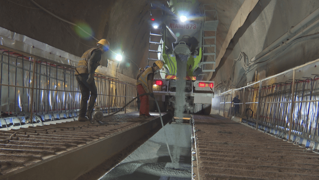 西渝高铁康渝段重庆枢纽首座隧道枇杷岩一号隧道顺利贯通