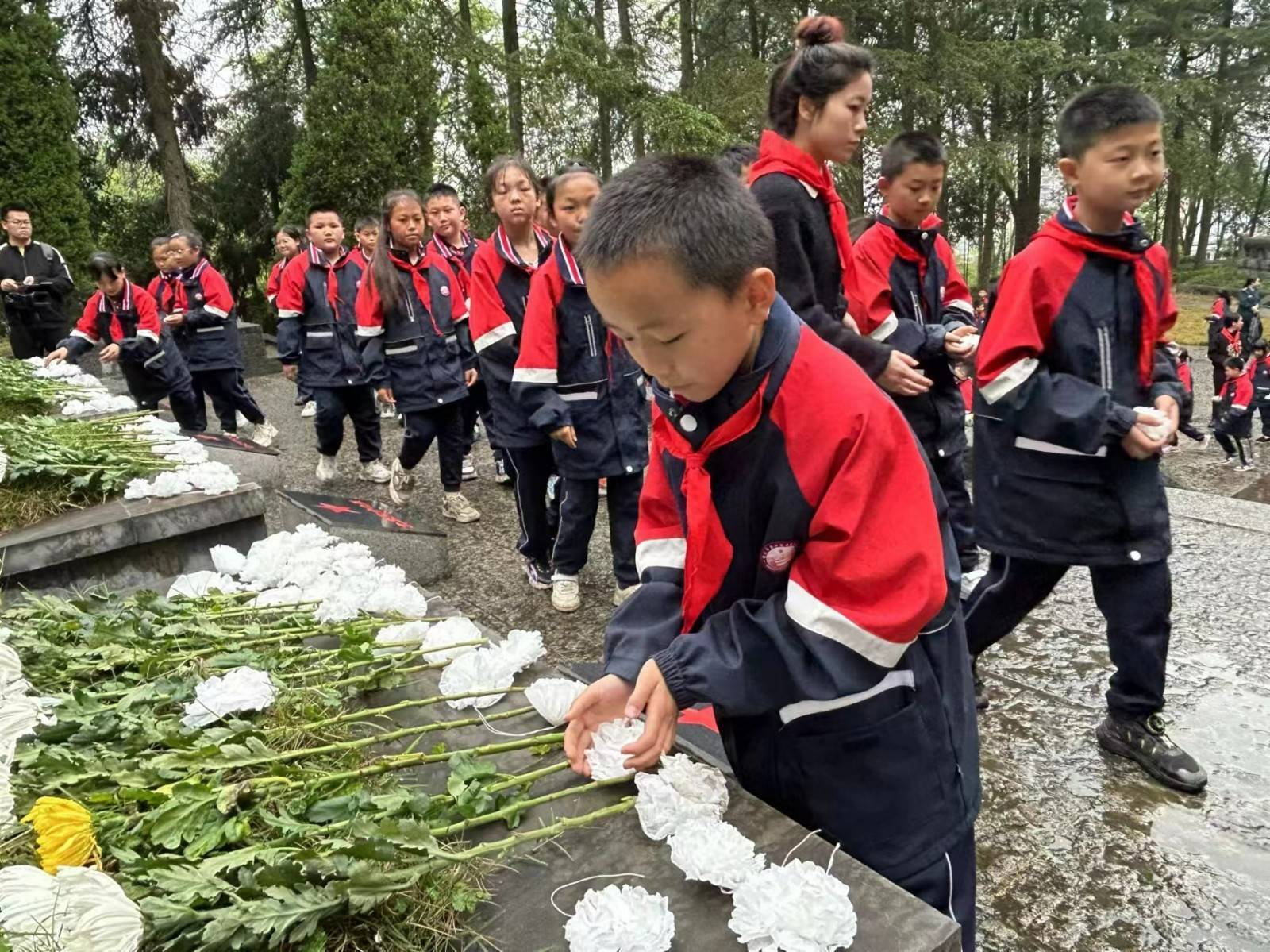 区关工委主任杨昌茂在讲话时指出,綦江是中央红军长征在重庆的唯一