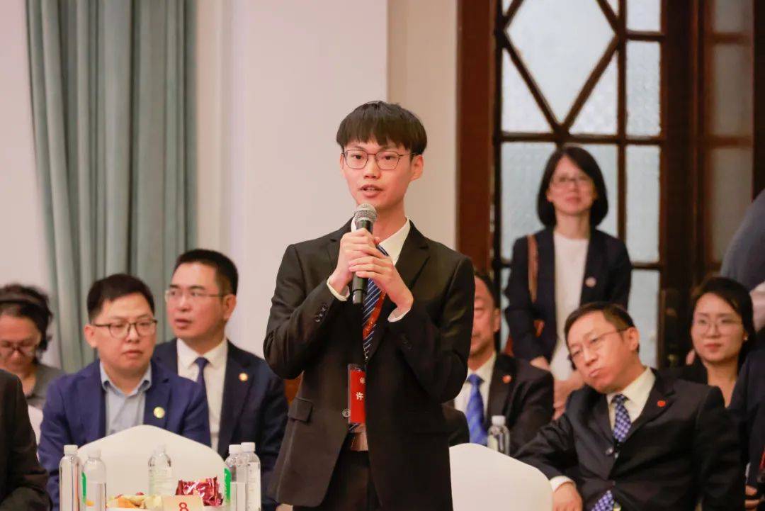 马英九率台湾青年访问中山大学共叙中山情同话青年谊