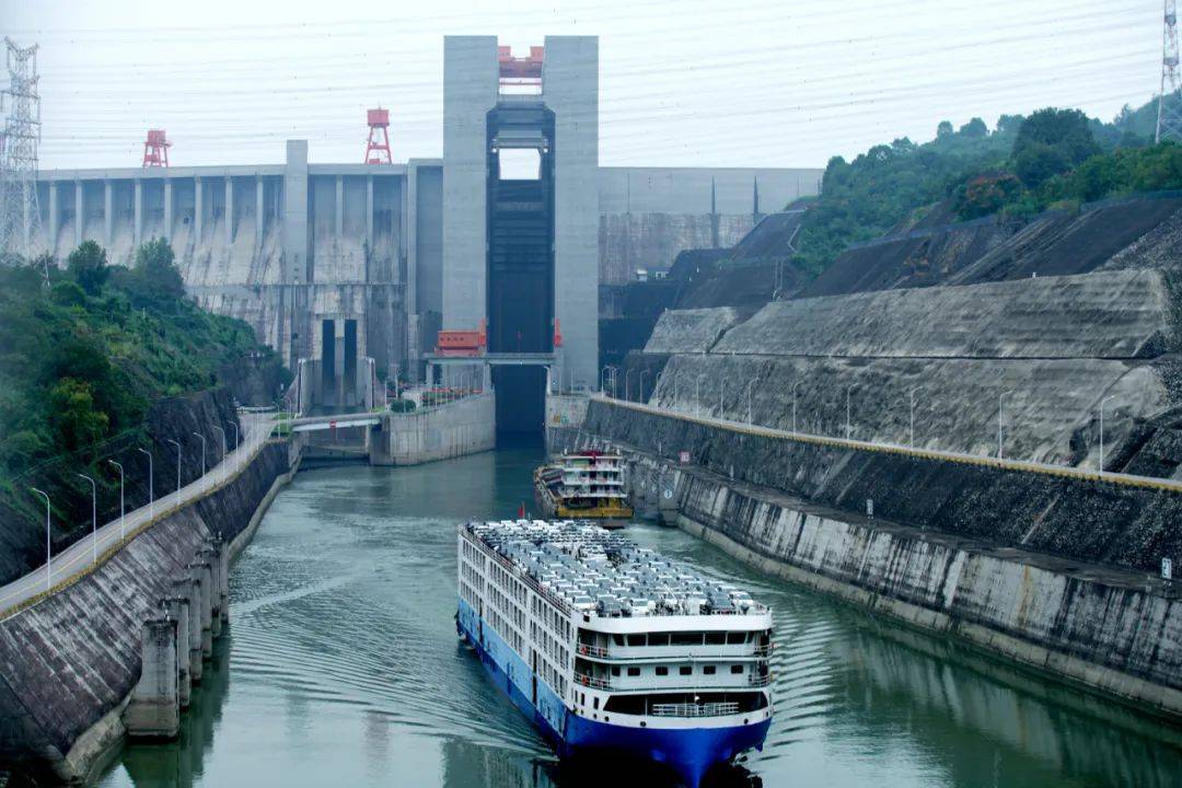三峡船闸首季货运量破3000万吨 接近通航初期2004年全年货运总量_船舶