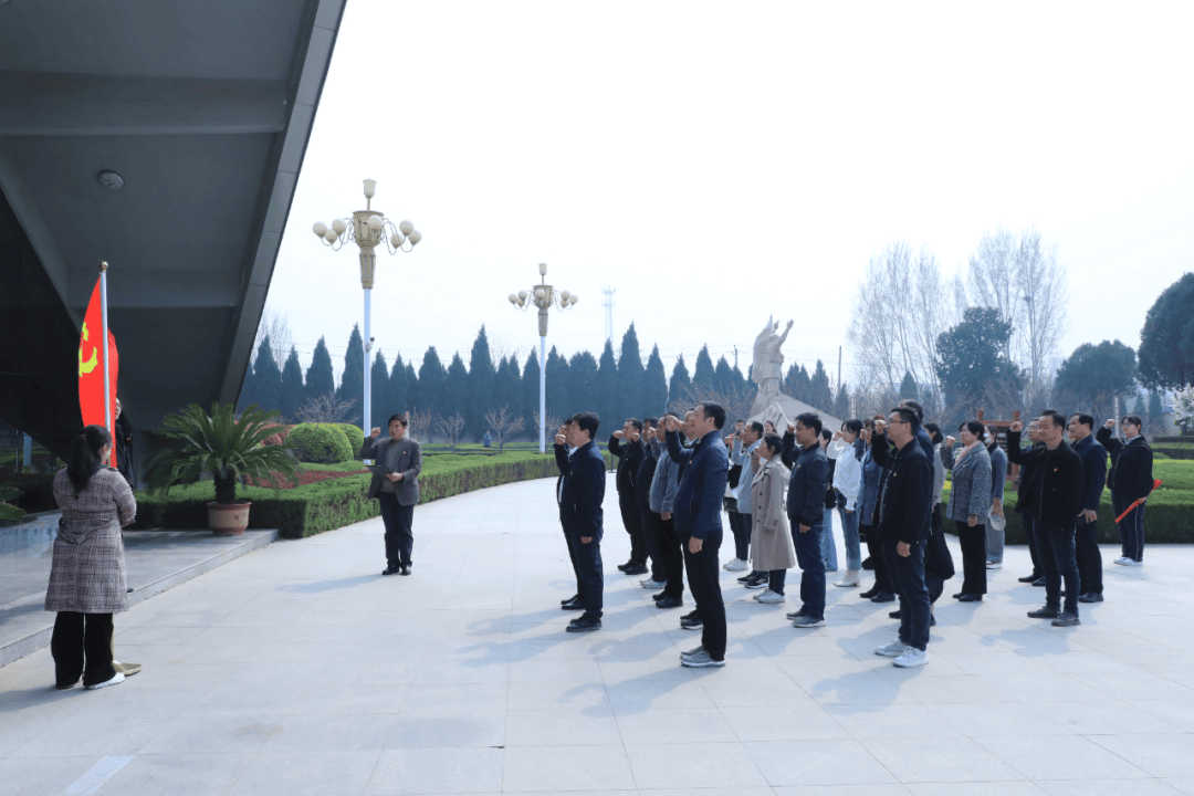 市直动态安阳市政协开展祭扫烈士陵园主题党日活动