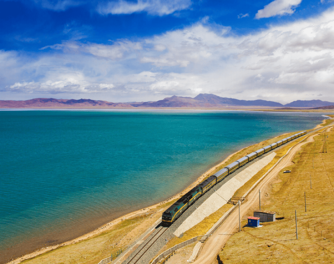 青藏线铁路旅游专列图片