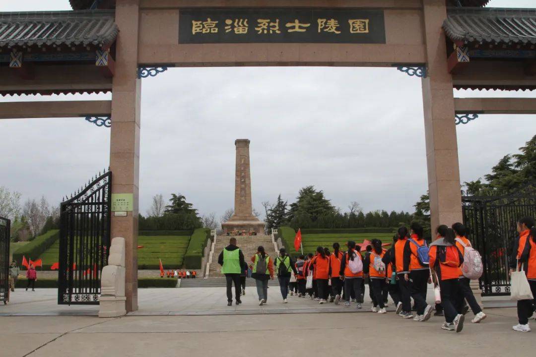 主题活动 金茵小学:清明祭英烈 重走长征路_全体师生_先烈_烈士陵园