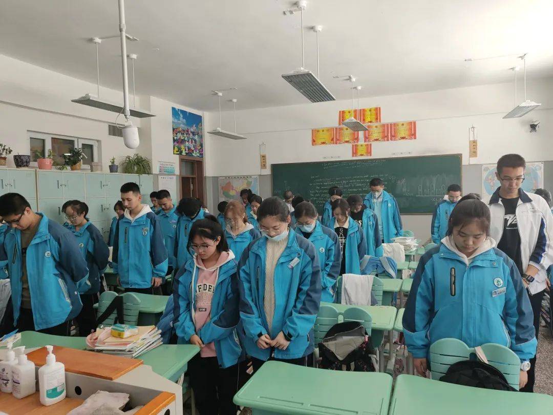 鲜花献英烈,哀思祭忠魂---沙湾一中开展清明节"云"祭先烈活动