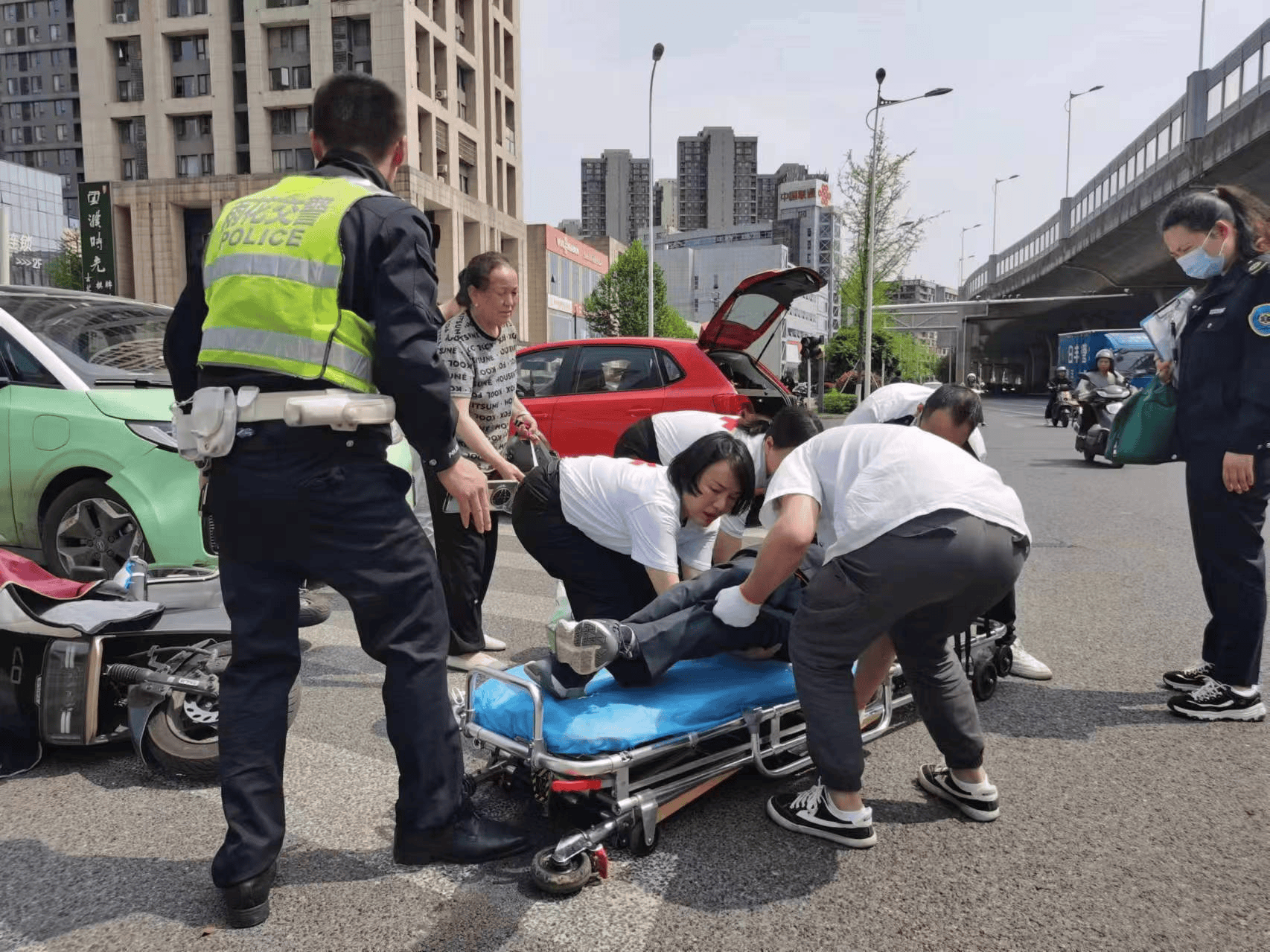 路遇交通事故