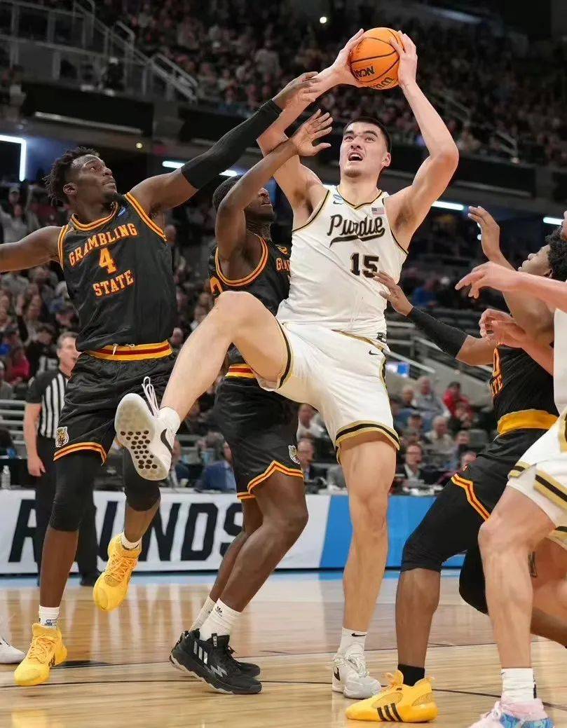 詹姆斯转战快船开启职业生涯新篇章