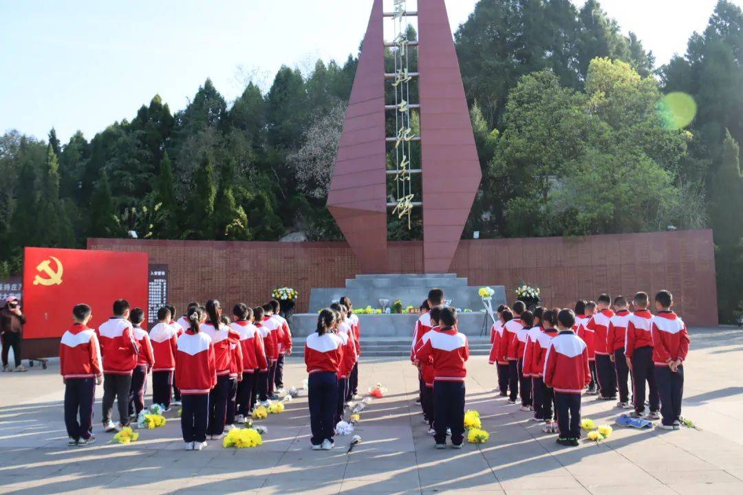 语学校阆中中学附属实验学校东风中学阆中中学为了进一步加强爱国主义