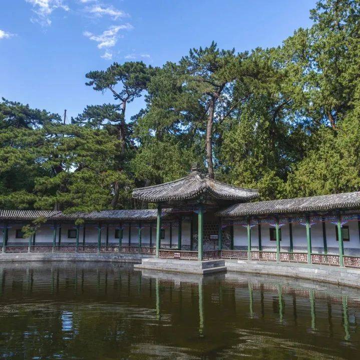 而著名的"燕京八景"之一的"西山晴雪"说法其一是雪后初晴的壮观美景