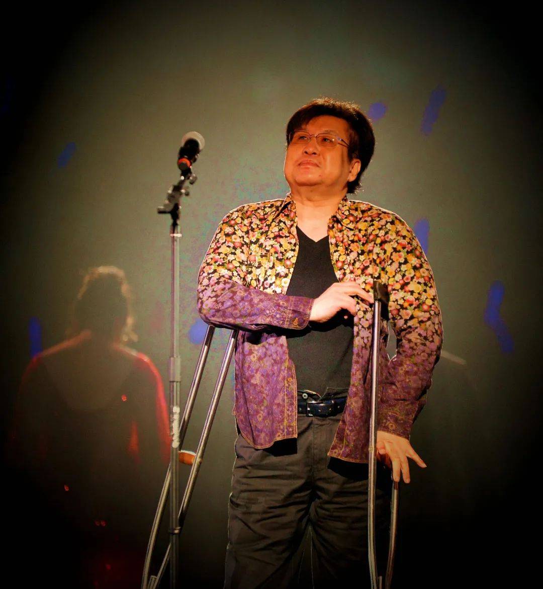 "现在连说话胸腔都会痛"_郑智化_星星_网友