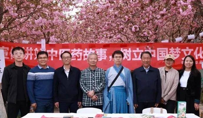 樱花树下西京园思政与美育并蒂花开