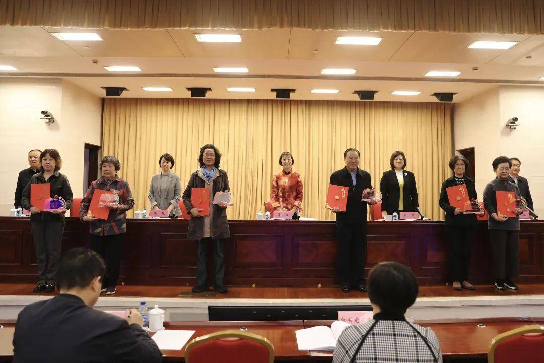 离退休干部党建工作推进_徐汇区委老干部局 雷振辉_徐汇区老干部工作会议