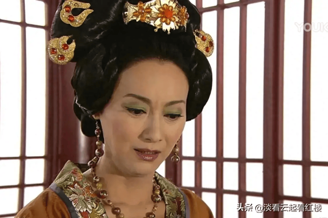 姨妈的安排深思熟虑,谭艳裳资质平平,司膳房的工作比起做钗环的司珍房