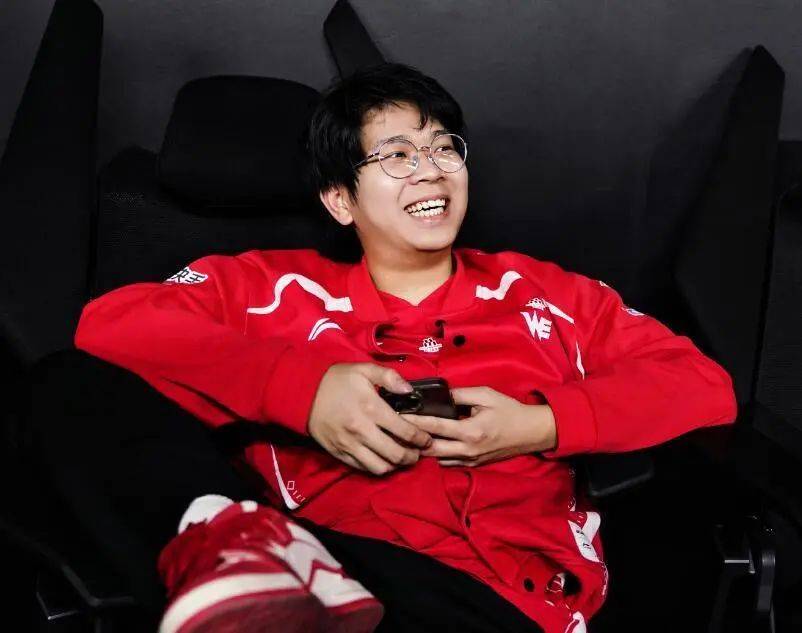 工厂uzi火了没玩过lol一夜涨粉5000周淑怡晒转型失败了letme直播锐评