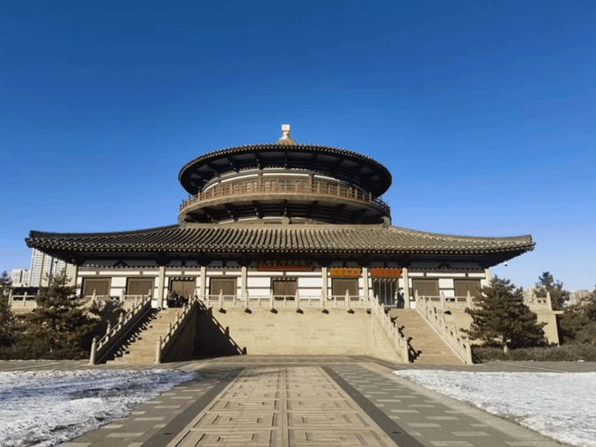 (于原址上复建的明堂,段海容摄于2024年1月6日)北魏平城明堂遗址,是