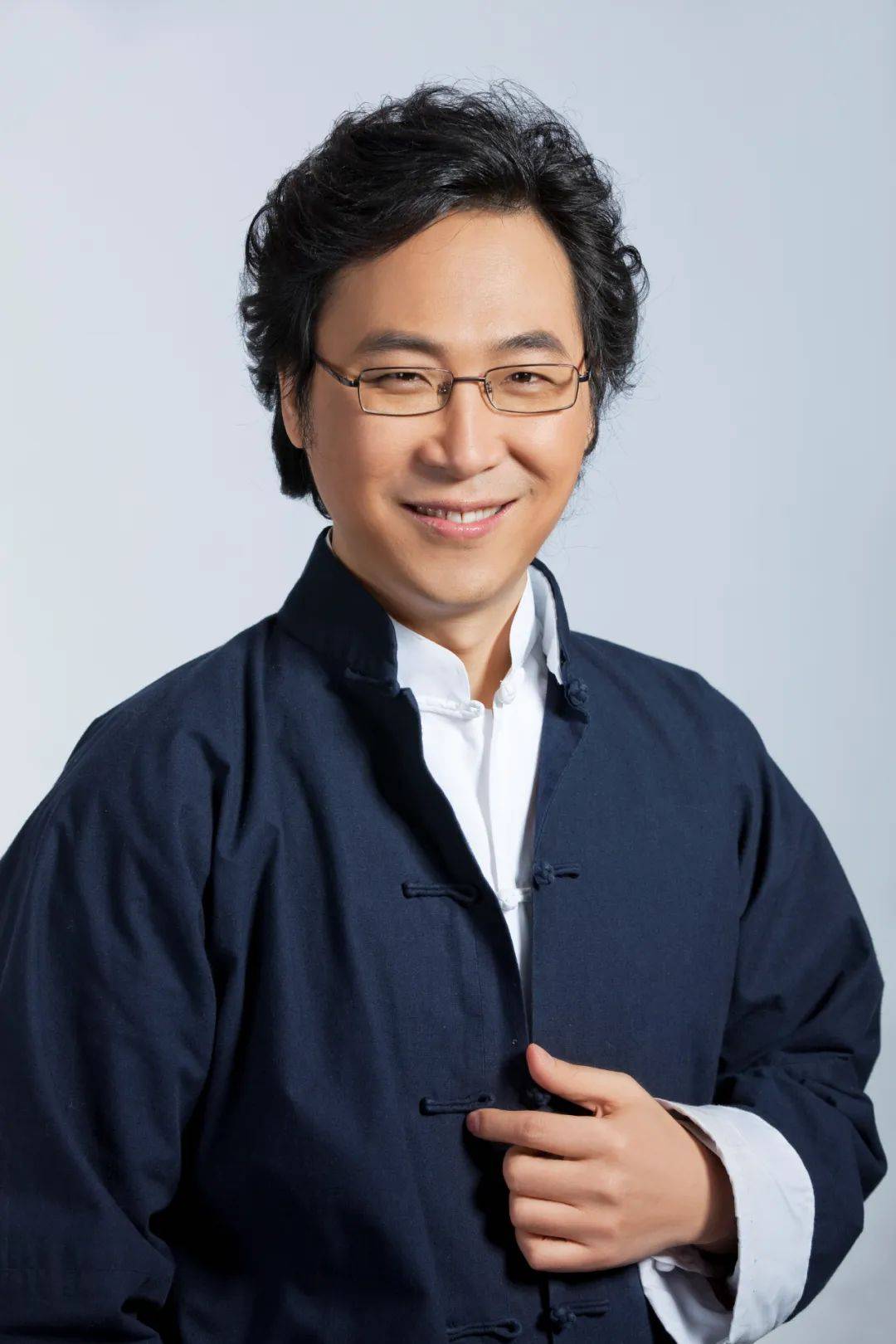 上下滑动查看廖昌永,中国当代杰出的男中音歌唱家,国际著名歌剧