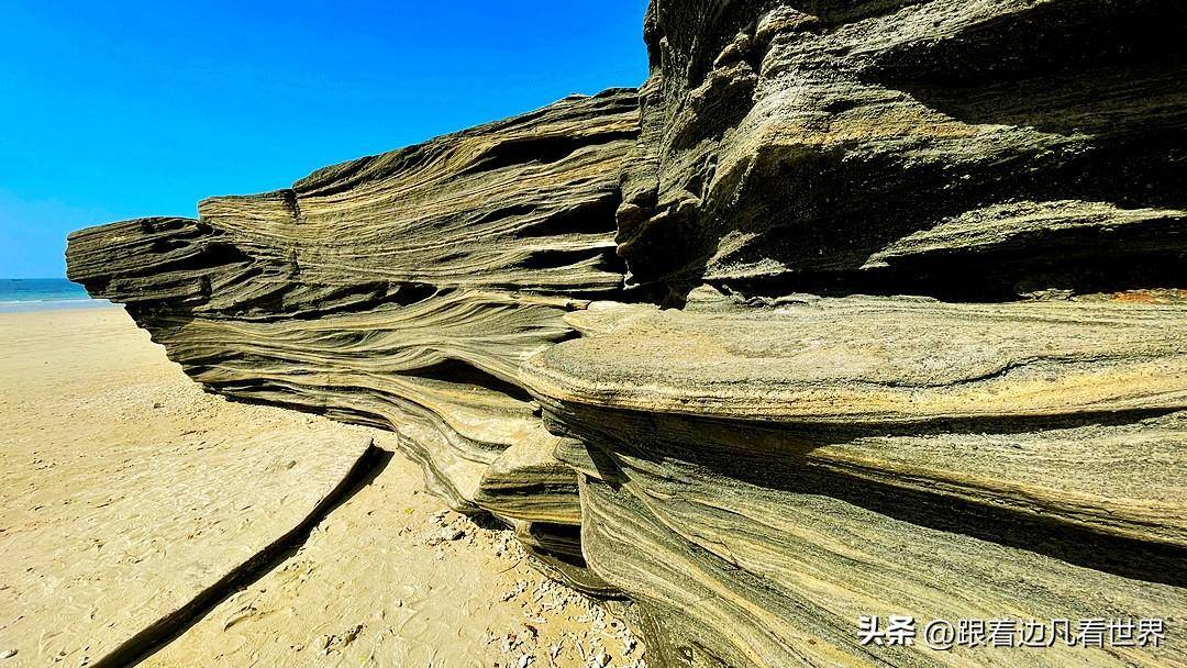 涠州岛滴水丹屏岩石与水滴的奇妙交融