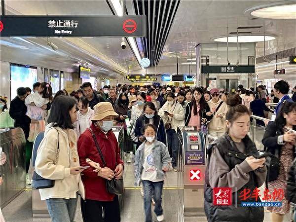 青岛地铁客流连续3日摸高 九座车站刷新历史纪录_清明_客运量_运力