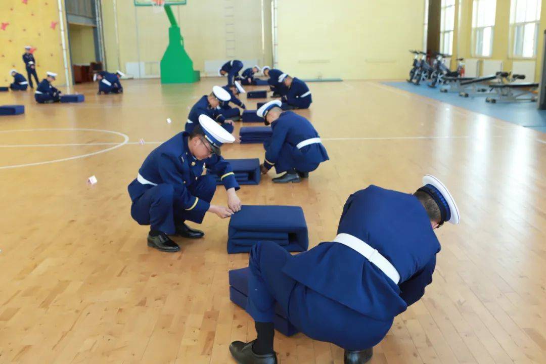 队列会操比武主要包含整理队伍,请示报告,跨立立正稍息,停止间转法,"