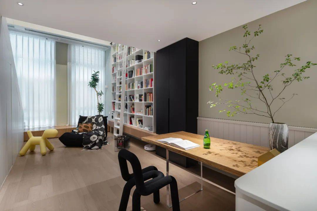 厉害了35㎡迷你单身公寓客厅挑空设计却装出了别墅大气感