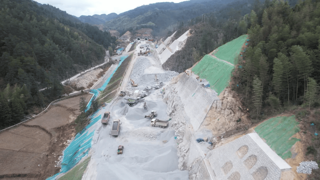 与武深和泉南高速公路相接,经茶陵县枣市,安仁县牌楼,华王,耒阳市导子