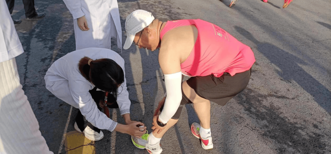 石在前行助跑有我河北中医药大学252名优秀青年志愿者助力石马