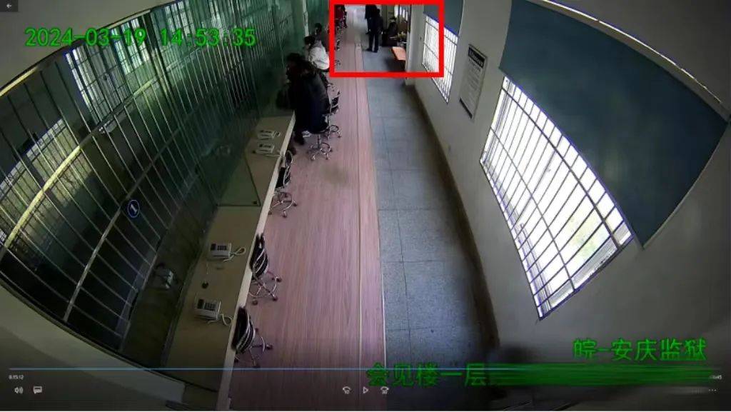 "要不是你们,我可能再也见不到父亲了……"_老人_会见室_画面