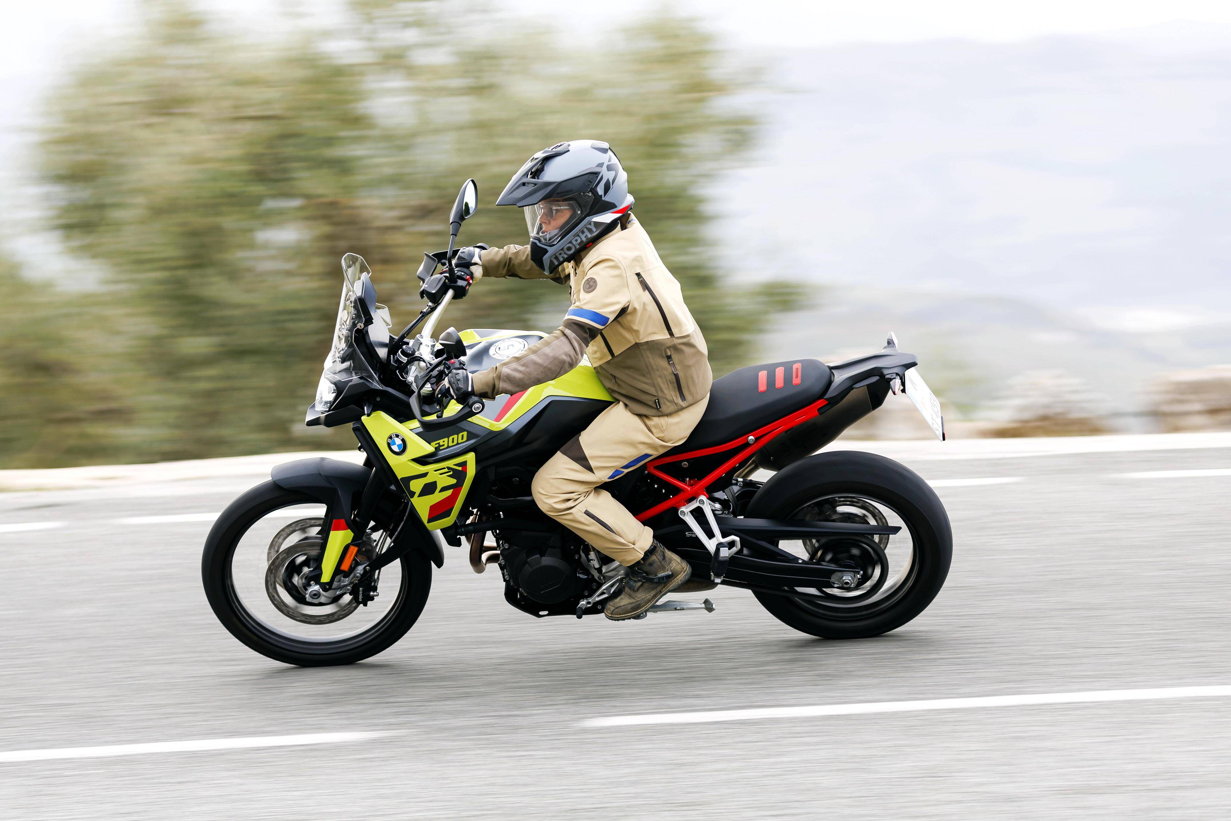 户外特写:宝马摩托 2024 新探险车 f 900 gs(3)公路篇_搜狐汽车_搜狐