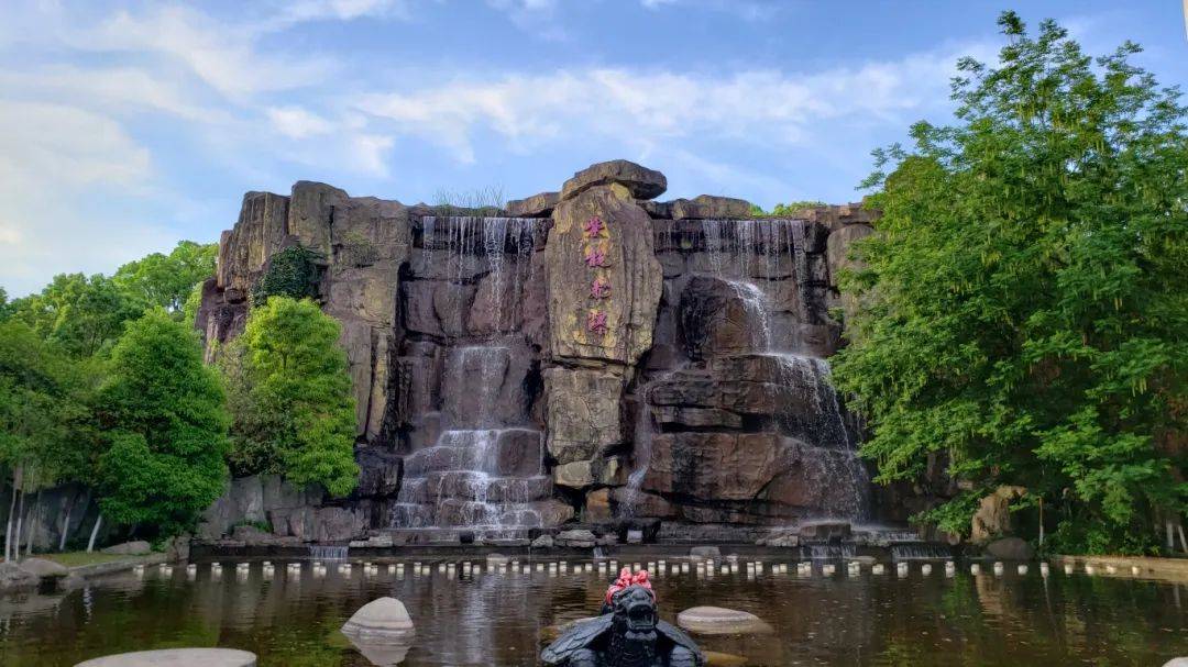舒心住* 每张温泉年卡赠送4间豪华房(预约使用) 4张温泉门票(随房使用