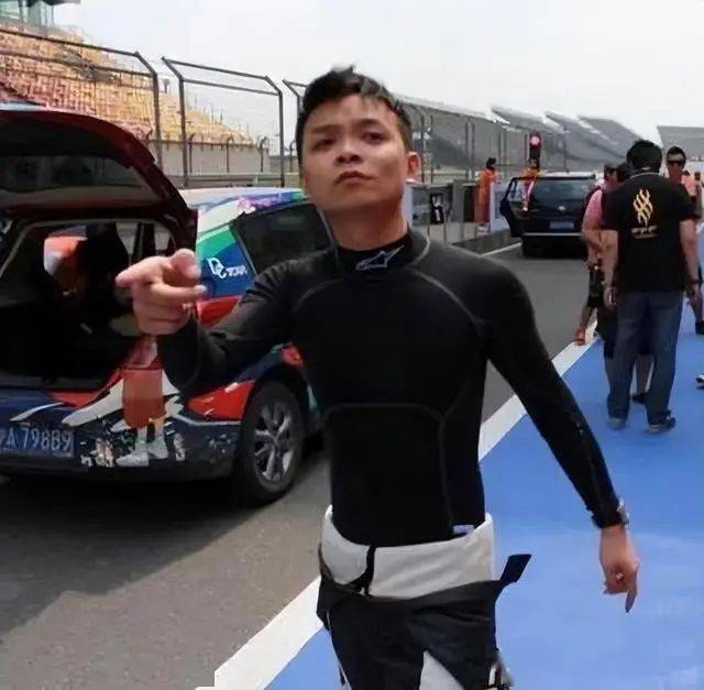 作为自居为"中国买车第一人"的蒋鑫,他的豪车阵容真的是让人难以想象