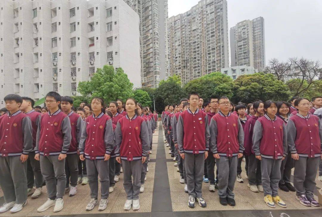 预防为主防患未燃龙城中学春季消防安全疏演练活动