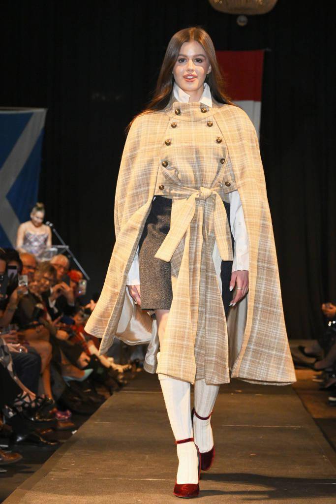 加拿大多伦多2024褶裙时装秀