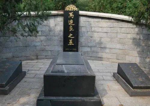北京万花山梅兰芳墓图片