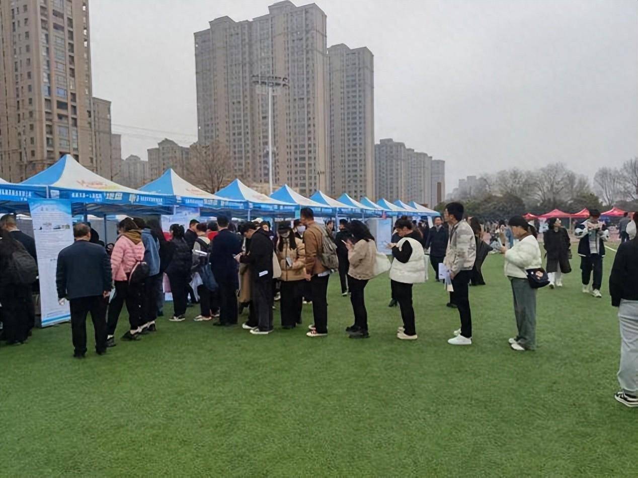 河南杞县组团参加春季双选会为高校毕业生提供优质岗位