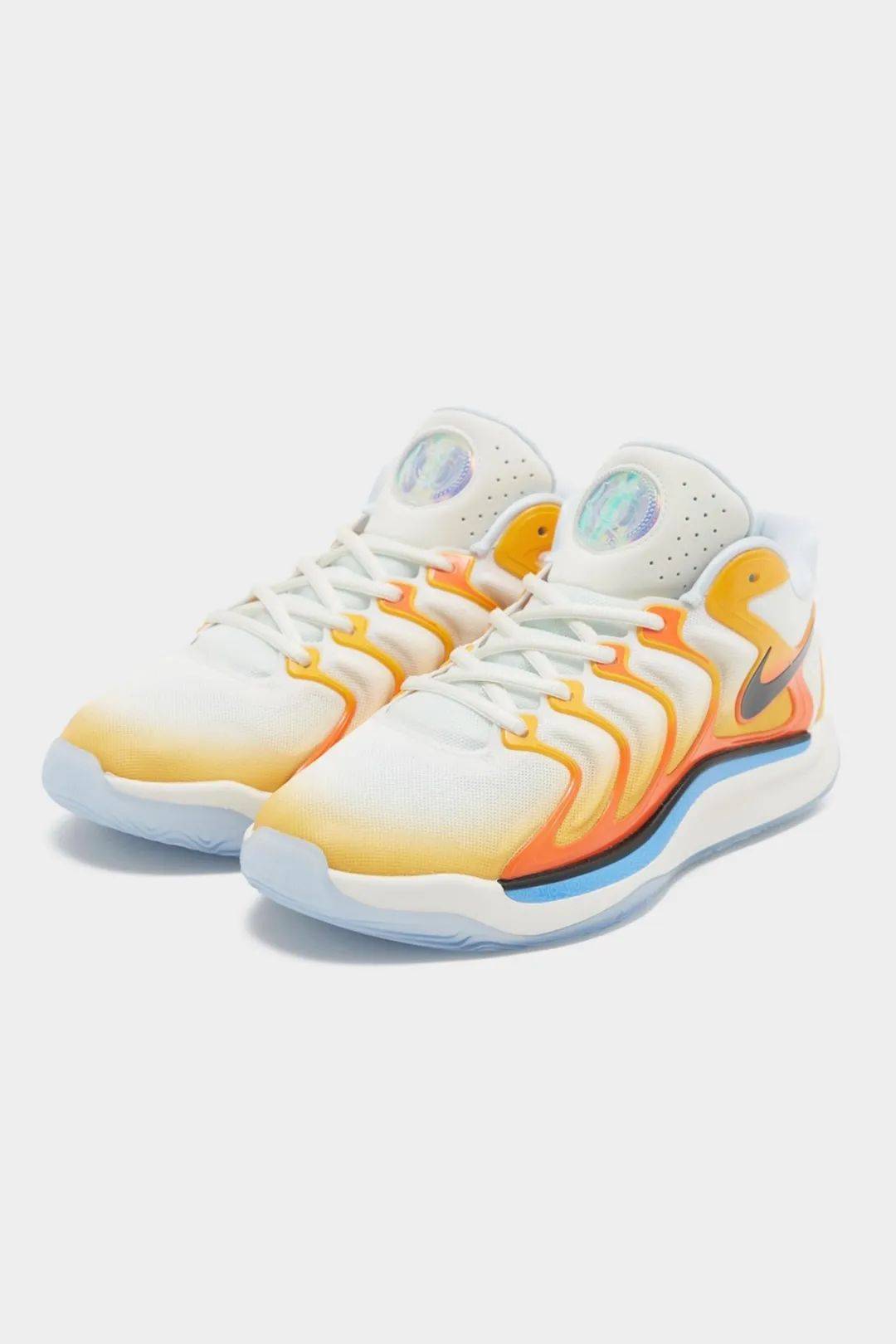 nike air max plus备受关注的 nike kd 17 也于近期曝光,根据谍照来看