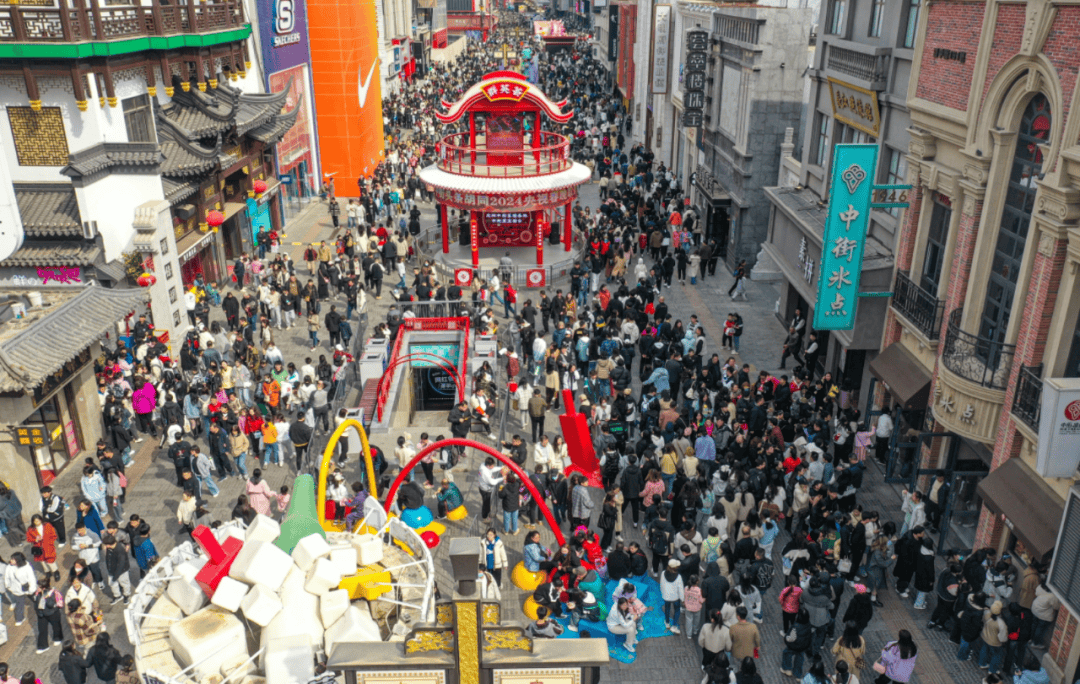 57%;沈阳鸟岛累计接待游客1.94万人次,同比增长近20倍;沈阳森林动物园