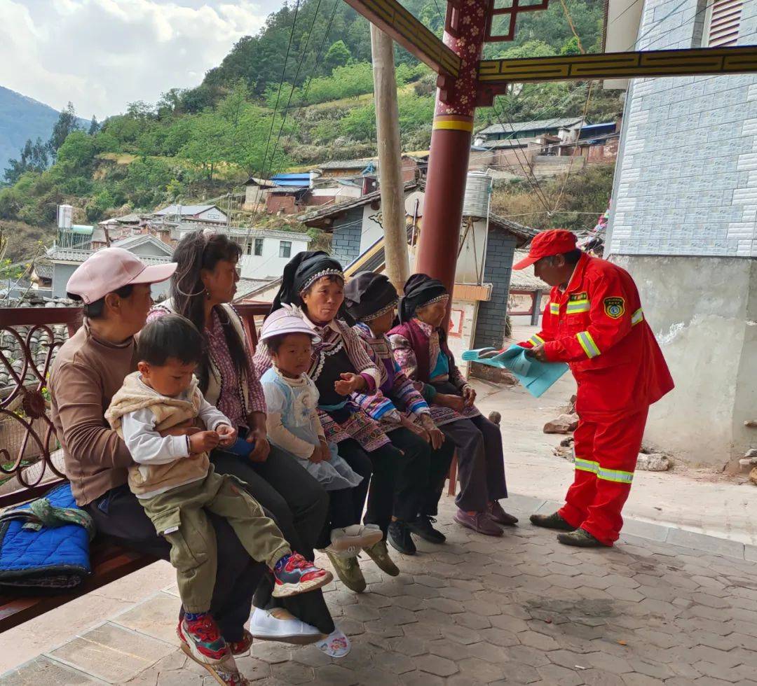 绷紧弦守好防线保安全