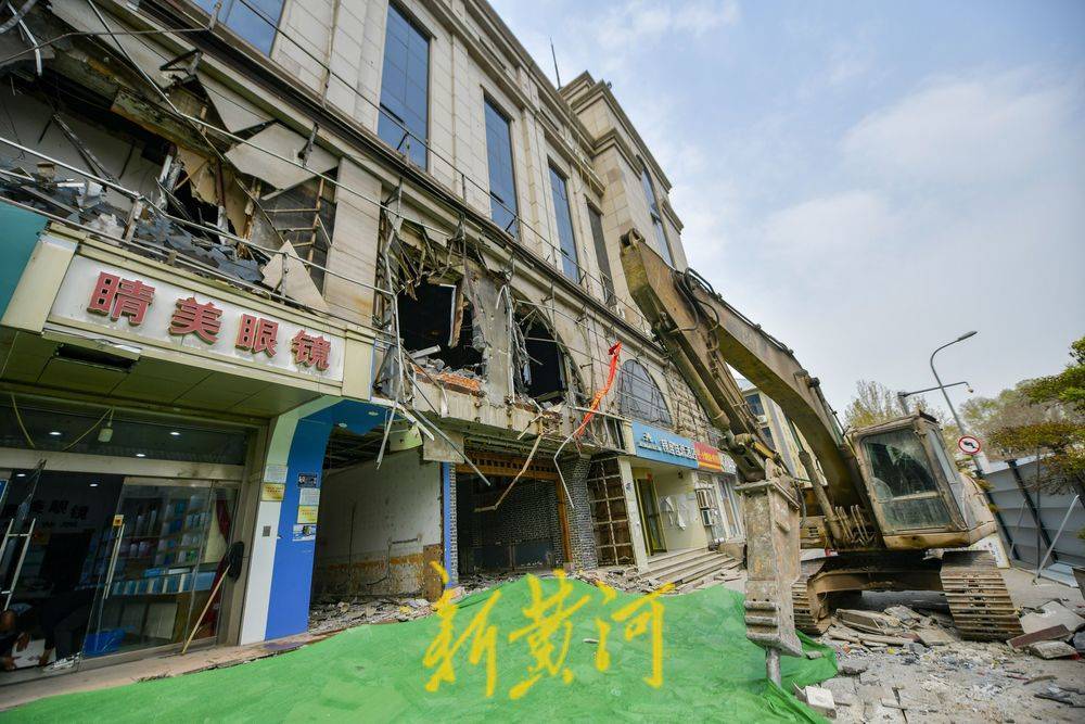 济南洪楼大润发超市四周建起围挡洪楼商街进入拆迁阶段