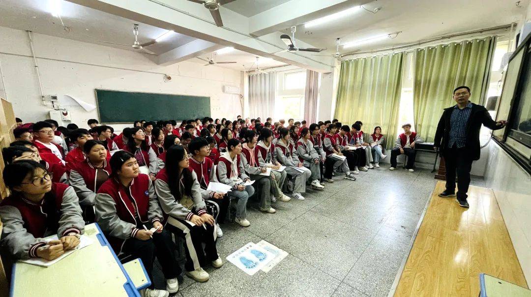 主题团课界首一中发扬中华文化高扬爱国主义旗帜