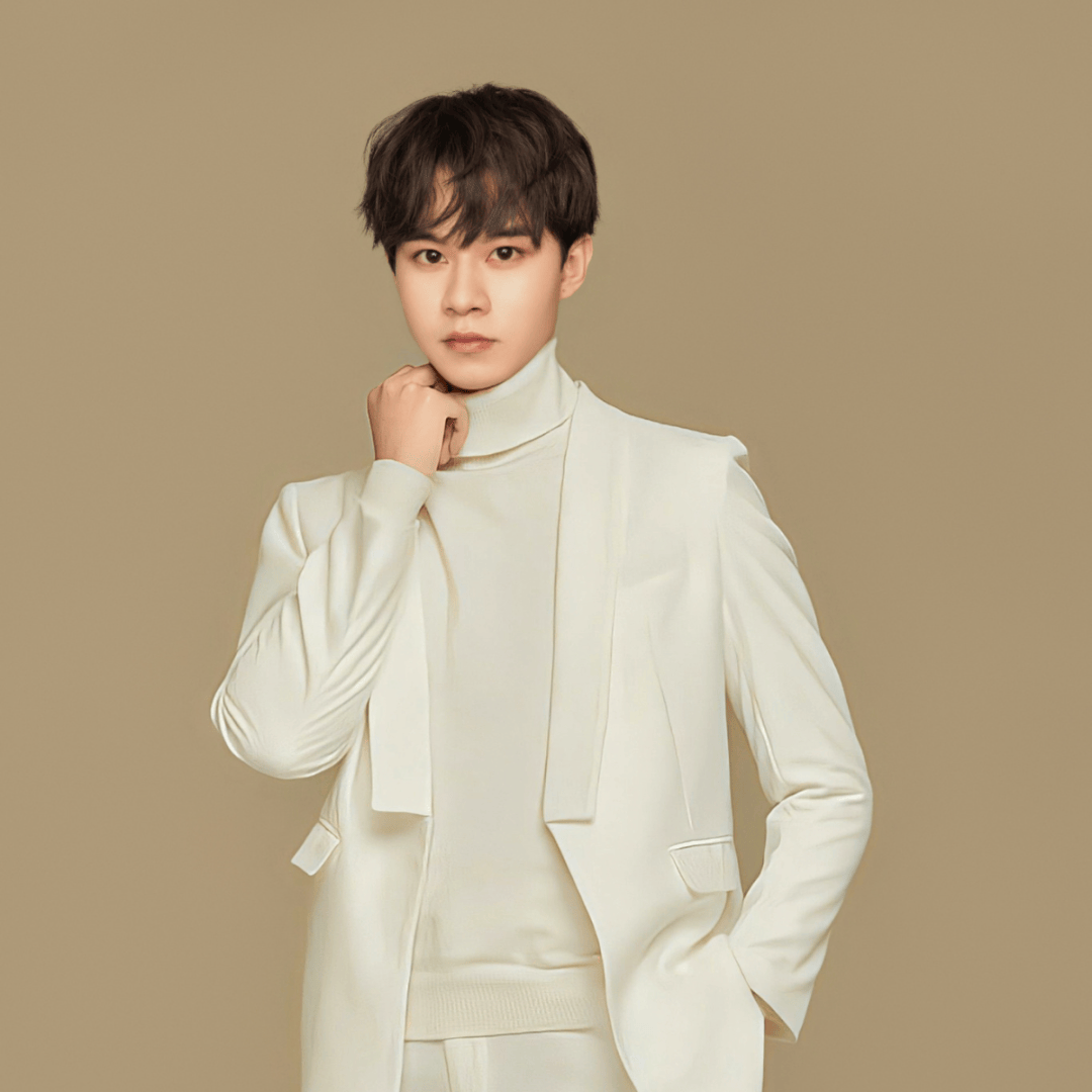 及新歌前来报道,更有惊喜嘉宾青年歌手,演员王博文空降听歌会现场